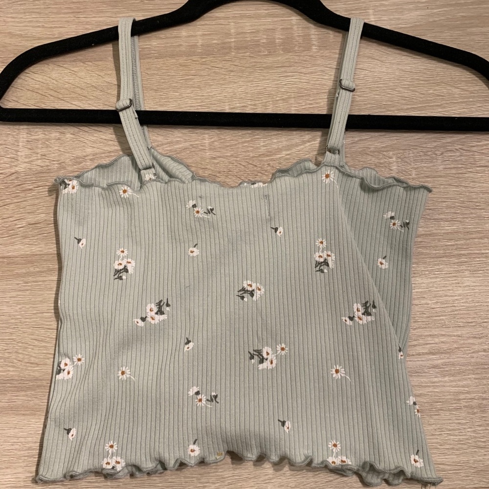Hollister tank - Picture 2 of 3
